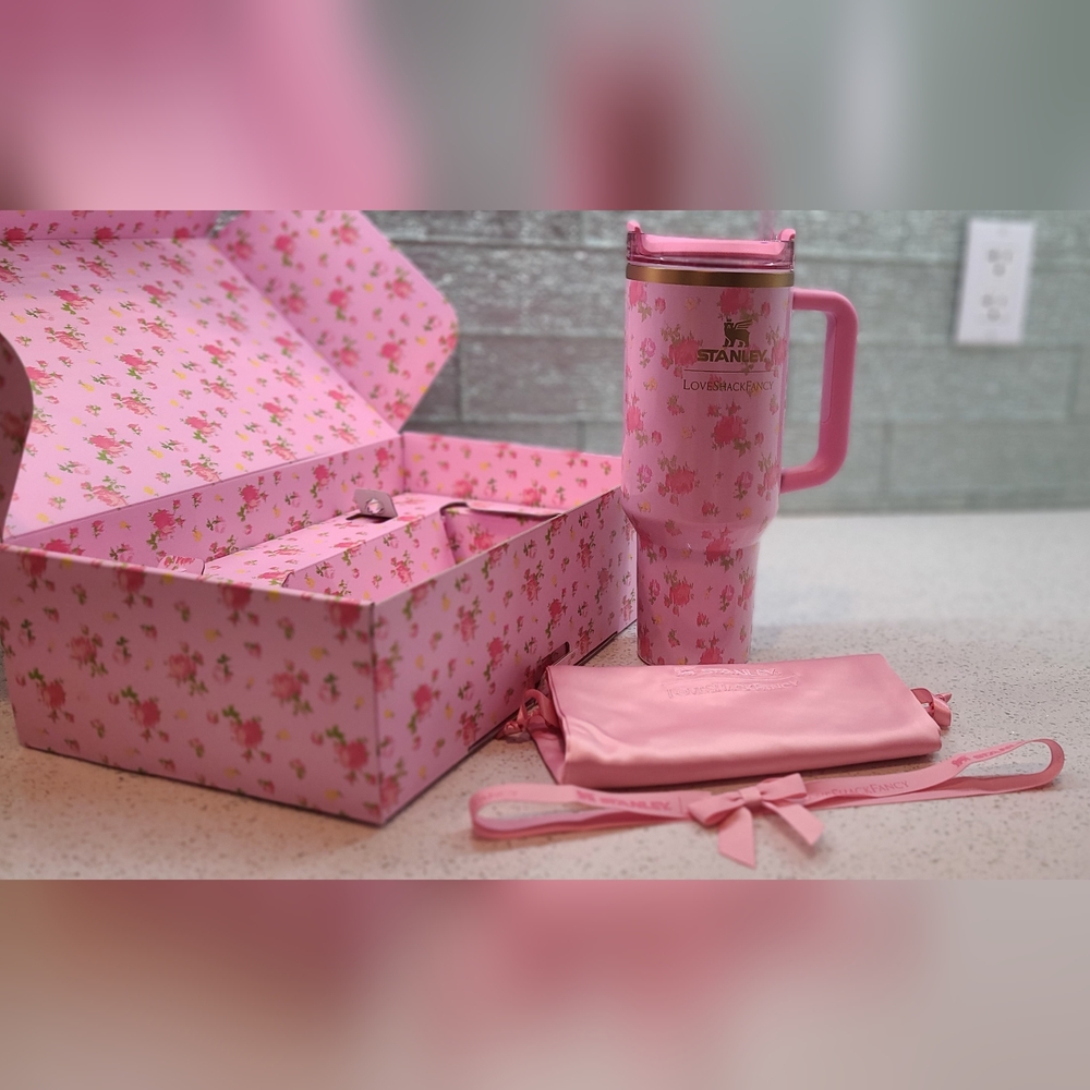 Stanley x LoveShackFancy Pink Floral Tumbler - Picture 3 of 4